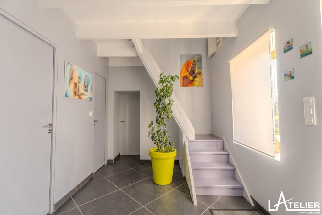 Maison en pierres bon état fort potentiel, atypique – 9 pièces – 5 chambres – 273 m²