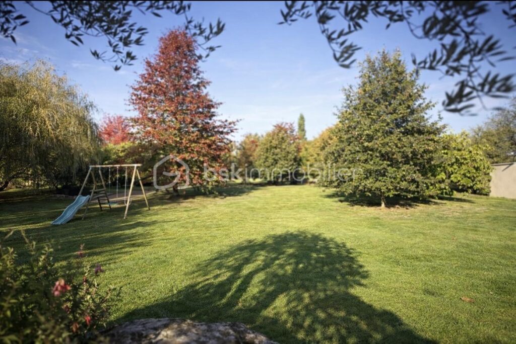 🏡 Longère d’exception – Propriété de prestige à Cholet – 397 m² – Parc d’1 hectare – 12 pièces – 5 chambres – 398 m²