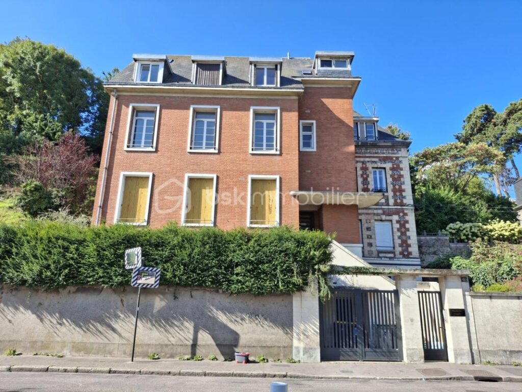 ***APPARTEMENT TYPE LOFT 2 CHAMBRES & CAVE PRES DU CENTRE VILLE DE DIEPPE*** – 3 pièces – 2 chambres – 66 m²