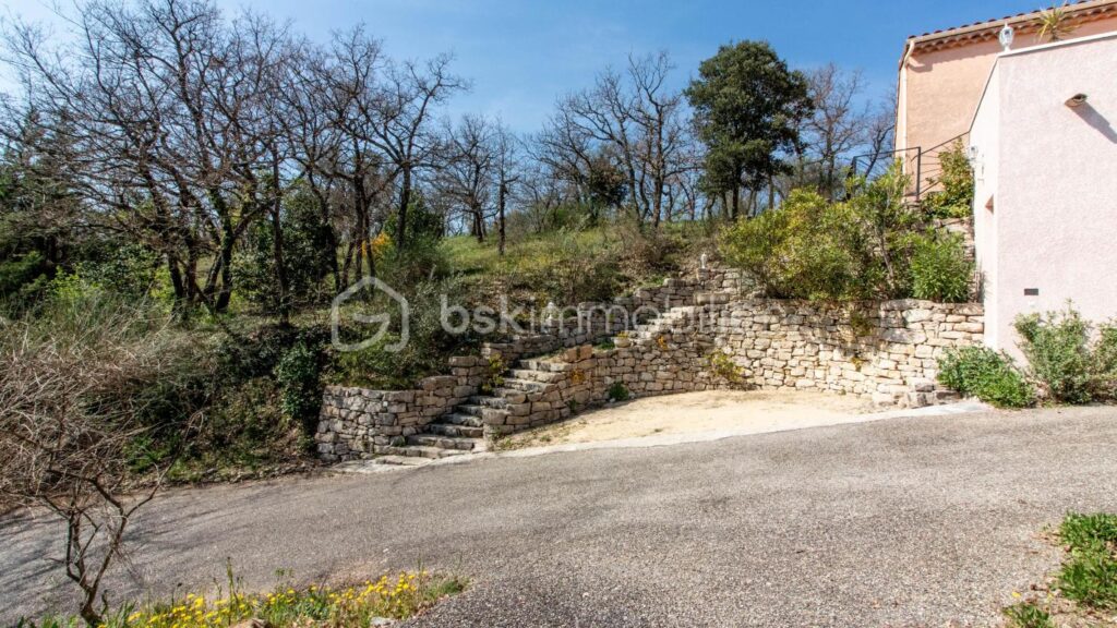 Vue panoramique 180° – Position dominante – À 15 min de Montélimar – 6 pièces – 4 chambres – 194 m²