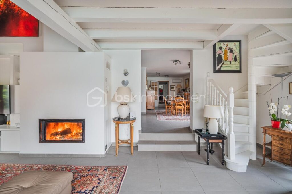 Propriété haut de gamme avec piscine & vue dégagée – 264 m² Brié et Angonnes – 8 pièces – 4 chambres – 274 m²