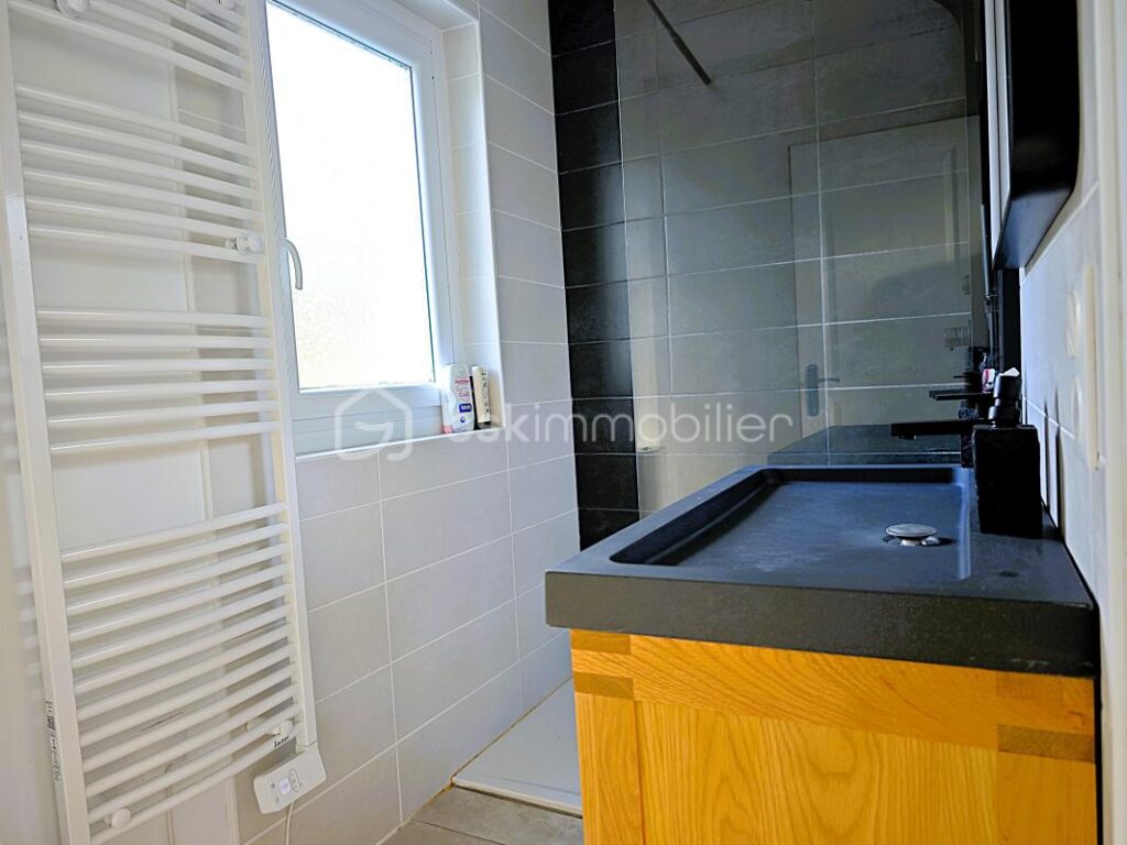 ENTRE ÉPERNON ET MAINTENON – MAISON RÉNOVÉE – ENVIRONNEMENT EXCEPTIONNEL AU CALME ABSOLU – 3 pièces – 2 chambres – 62 m²