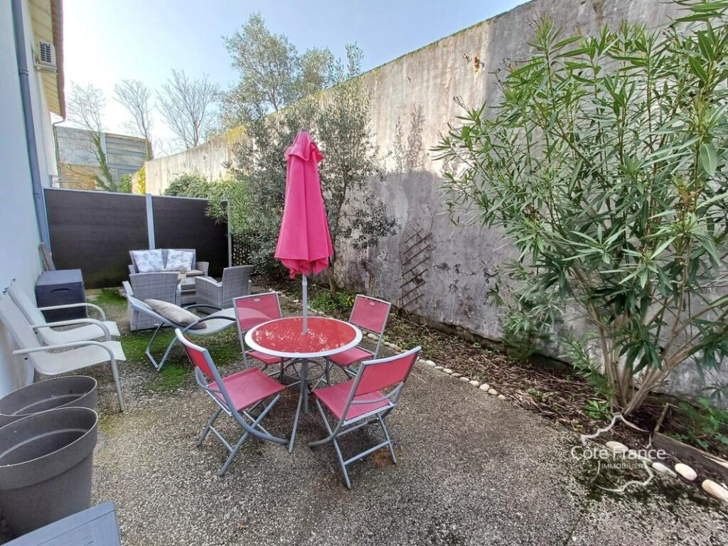 Loft de 129 m2 entièrement rénové, comprenant 4 pièces, dont – 4 pièces – 3 chambres – 129 m²