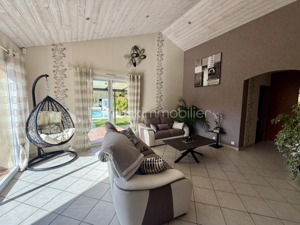 Maison familiale avec piscine chauffée – 7 pièces – 4 chambres – 150 m²