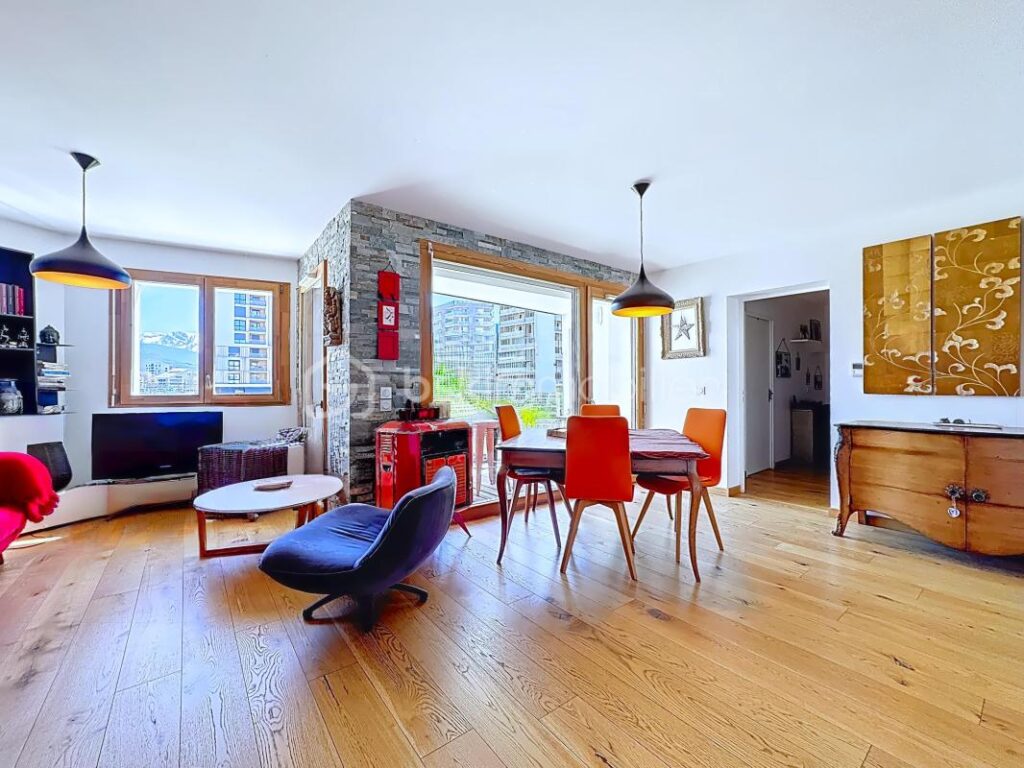 📍 T3 lumineux avec terrasse – 67,5 m² – Presqu’île de Grenoble (2015) 10 rue Capitaine Lanvin Lespiau – 3 pièces – 2 chambres – 67 m²