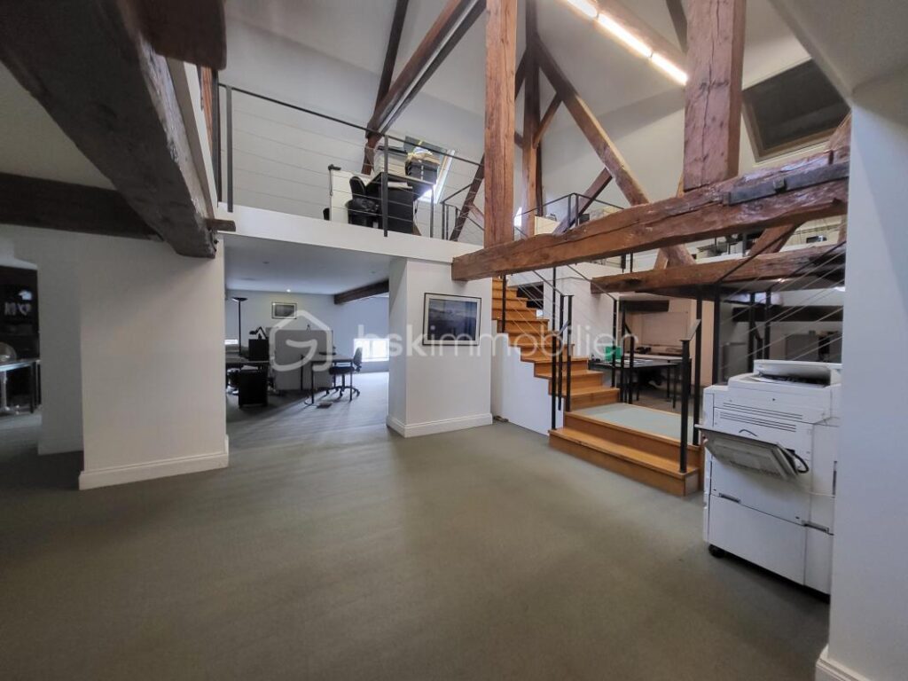 CHATEAU 32 PIECES+DEPENDANCES – PROPRIETE 9 HECTARES – NR pièces – 4 chambres – 919 m²