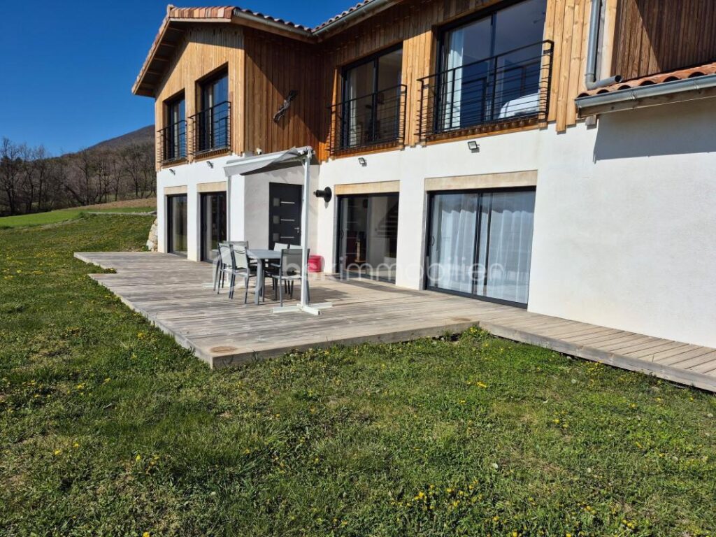 Ensemble Immobiler d&rsquo;exception composé de deux maisons neuves contemporaines + un terrain constructible en Haute Provence : Ideal investisseur – 12 pièces – 8 chambres – 300 m²