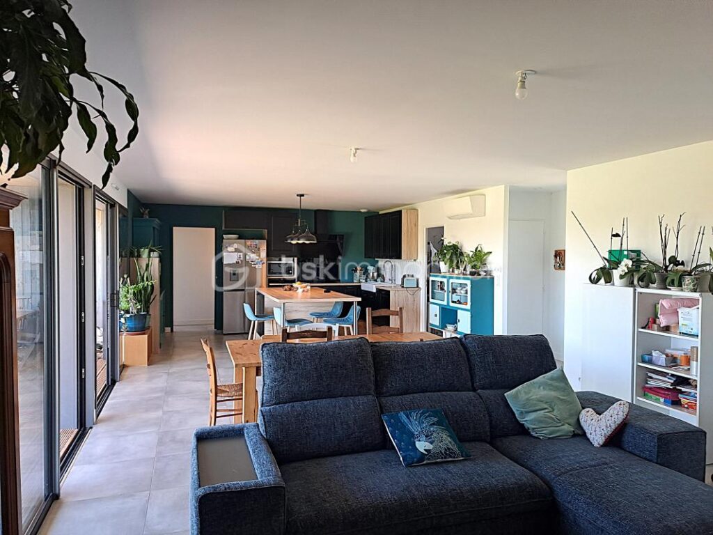 Maison en bois T6 sur 3580 m² – 6 pièces – 4 chambres – 136 m²