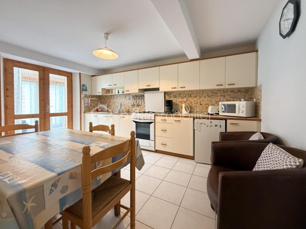 Maison familiale avec vue mer à moins de 400 mètres de la plage des trois moutons – 9 pièces – 5 chambres – 143 m²