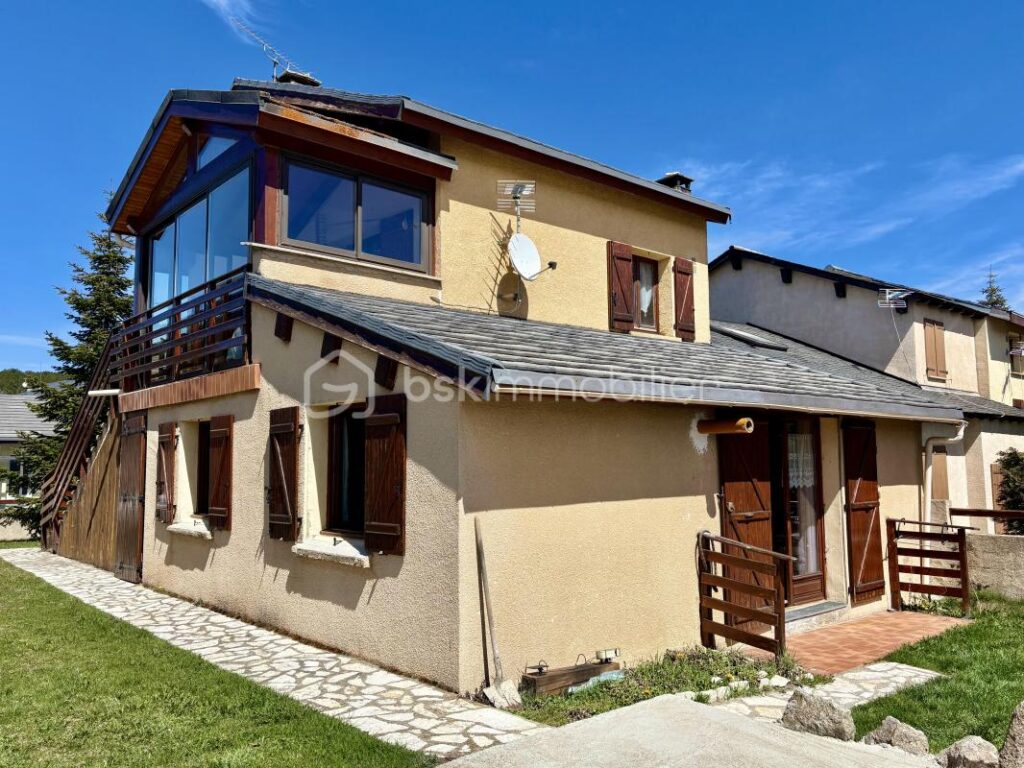 Rare sur le secteur : chalet à Bolquère (66) avec deux appartements indépendants à un prix très attractif – 5 pièces – 3 chambres – 90 m²