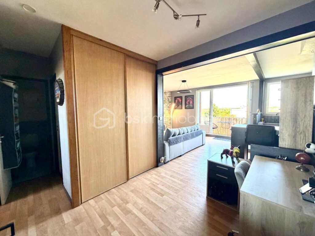 Résidence Bellevue/ F3 dernière étage / une place de parking/ et une cave – 3 pièces – 2 chambres – 61 m²
