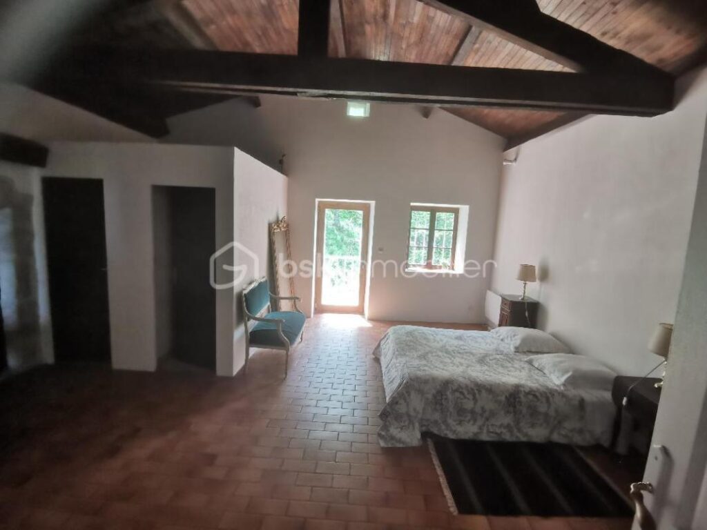 Ferme ardéchoise en pierres avec vue panoramique et châtaigneraie centenaire – 6 pièces – 4 chambres – 171 m²