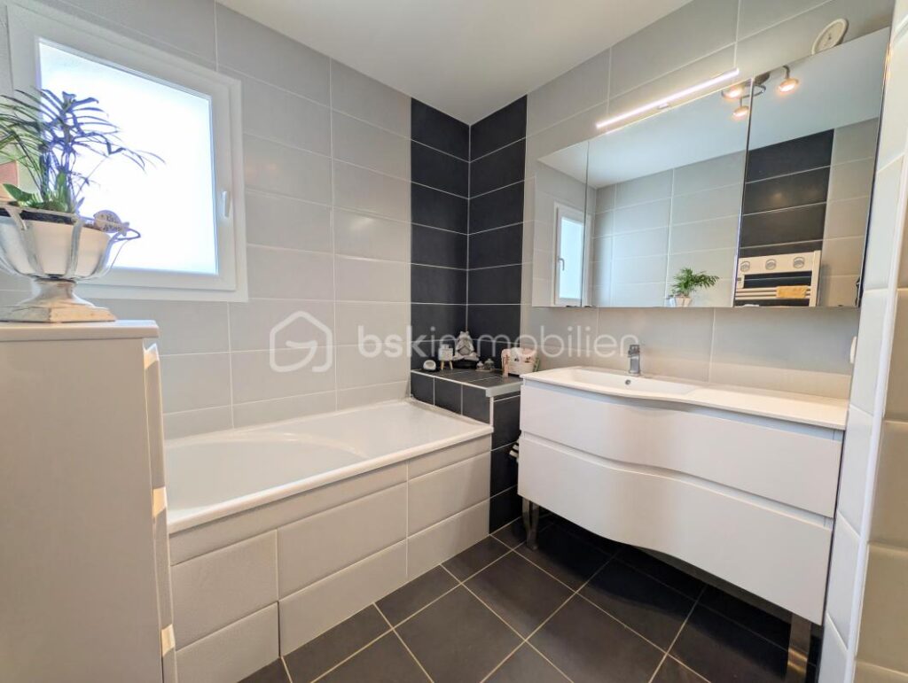 Maison 3 chambres – Jardin arboré 450m2– Garage – Aucun travaux – Soubise – 4 pièces – 3 chambres – 97 m²