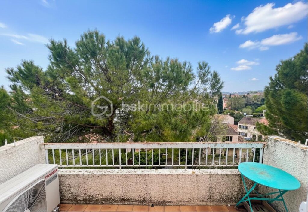 EXCLUSIVITE A PEYMEINADE – 2 PIÈCES 52 m² – DERNIER ÉTAGE – BALCON – PARKING – 2 pièces – 1 chambre – 51 m²