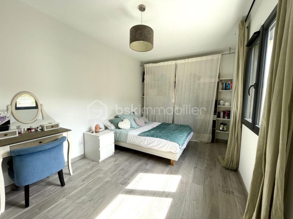 VILLA PLAIN PIED 186M²- VUE DEGAGEE -4 CHAMBRES-PISCINE- GARAGE- 34800 – 6 pièces – 5 chambres – 186 m²