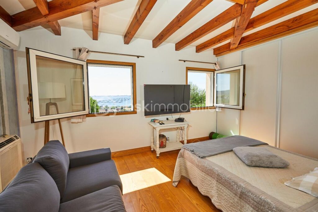 Villa de standing avec piscine à débordement et appartement indépendant – Bouzigues – 5 pièces – 4 chambres – 250 m²