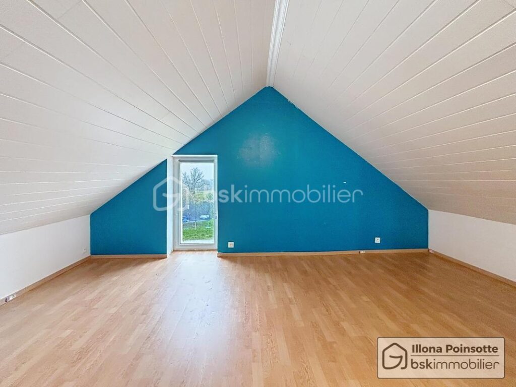 Maison avec dépendances et 1 hectare de terrain – 5 pièces – 4 chambres – 100 m²