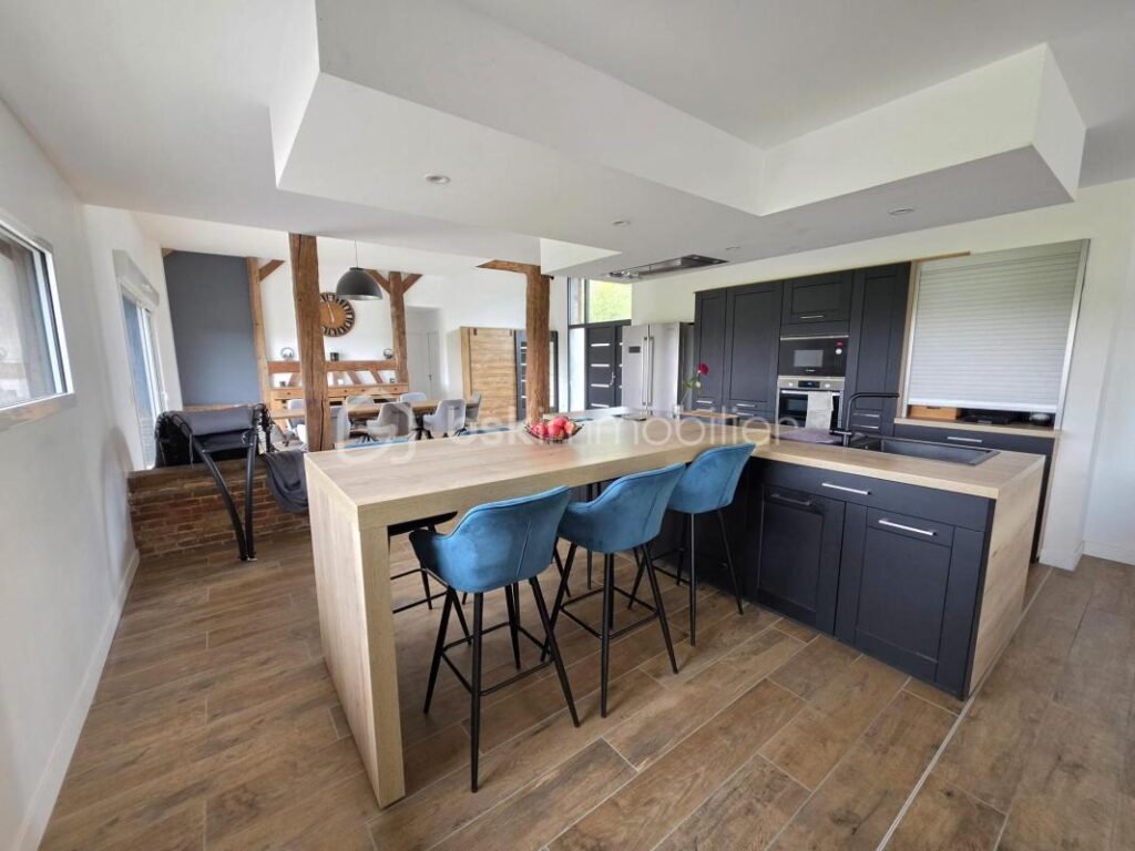 Longère exceptionnelle 330m² rénovée 6 chambres garage terrain 799m² DPE B – 11 pièces – 6 chambres – 330 m²