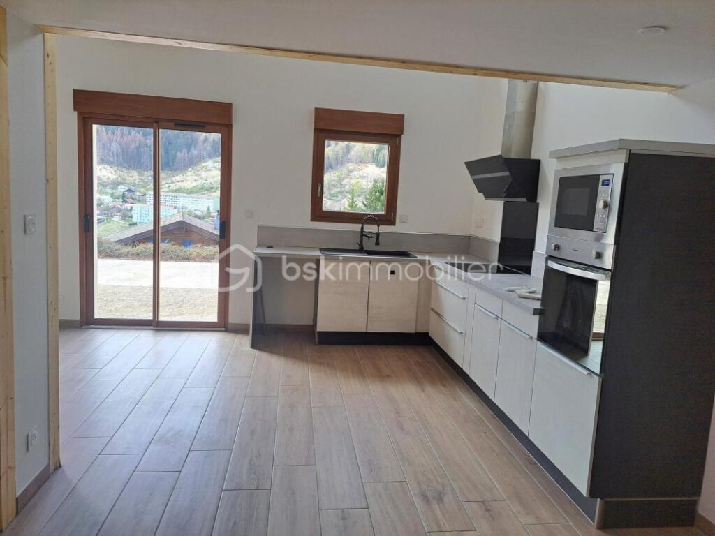 Maison d&rsquo;habitation rénovée 2026 avec vue dégagée en plein sud – 5 pièces – 3 chambres – 116 m²