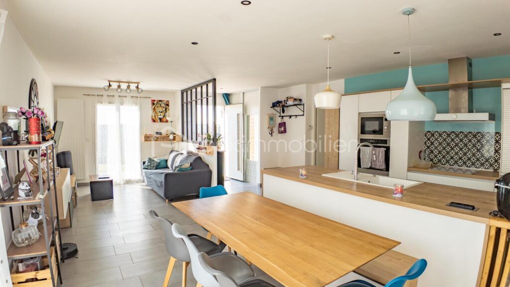 Maison traditionnelle récente avec vue idyllique benignoise – 4 pièces – 3 chambres – 98 m²