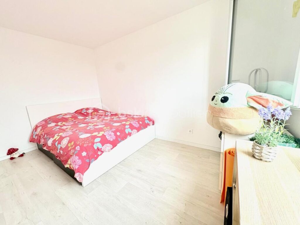 Appartement F4 avec balcon et 2 places de parkings en sous sol – 4 pièces – 3 chambres – 74 m²