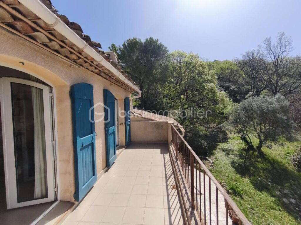 Maison Type 4 / 5 136 m² sur 1400 m² de terrain – 5 pièces – 3 chambres – 136 m²