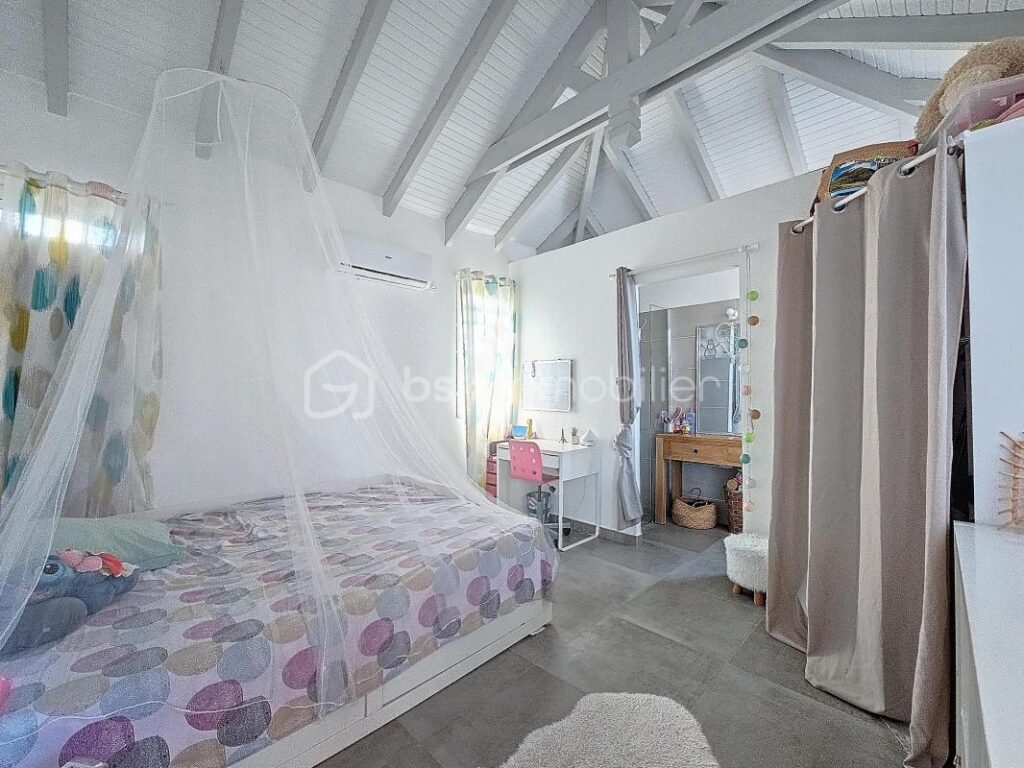 Maison contemporaine avec piscine et résiduel de construction – 4 pièces – 3 chambres – 119 m²