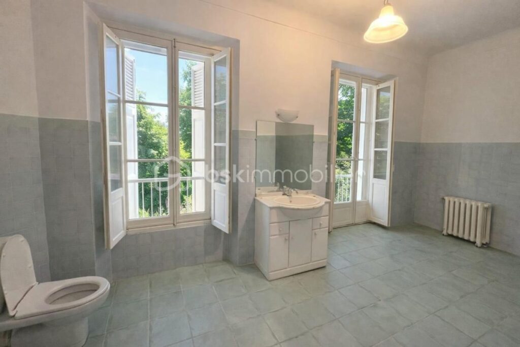 Centre de Saint-Raphaël – Élégante propriété de caractère des années 1930, vue mer sur un emplacement d’exception – 11 pièces – 5 chambres – 320 m²