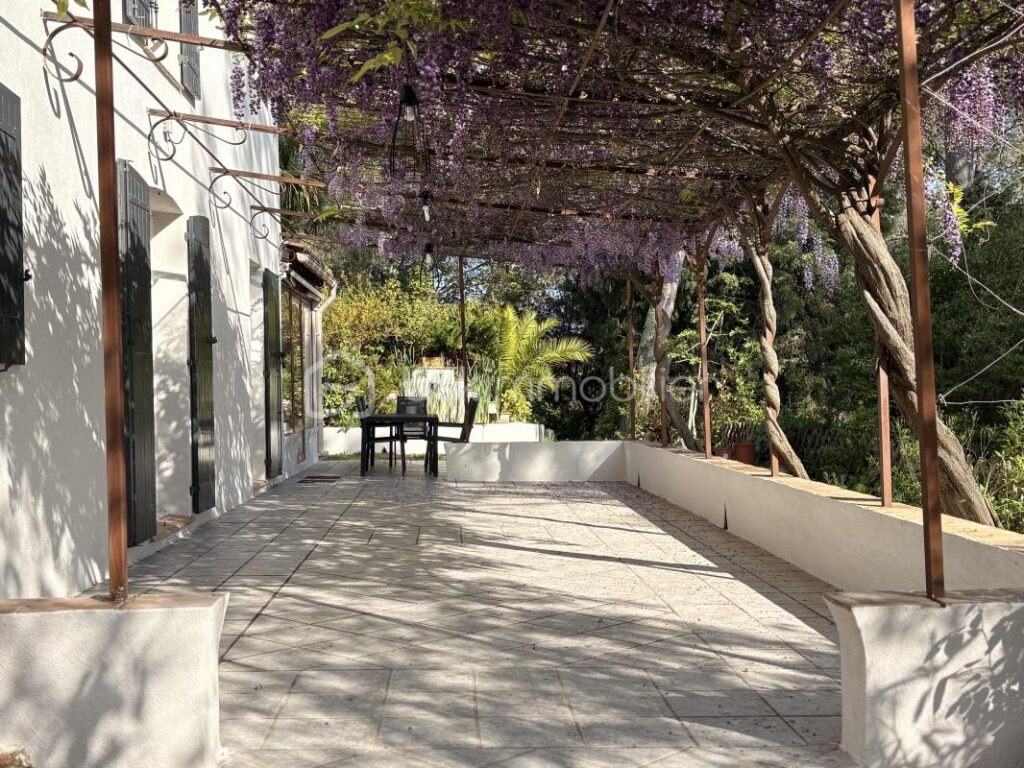 MAISON FAMILIALE 190 M2 – TARADEAU – 8 pièces – 5 chambres – 190 m²