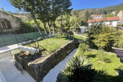 Charme bucolique et tranquillité à La Grand-Combe : Maison de village rénové avec terrasses ensoleillées – 3 pièces – 2 chambres – 65 m²