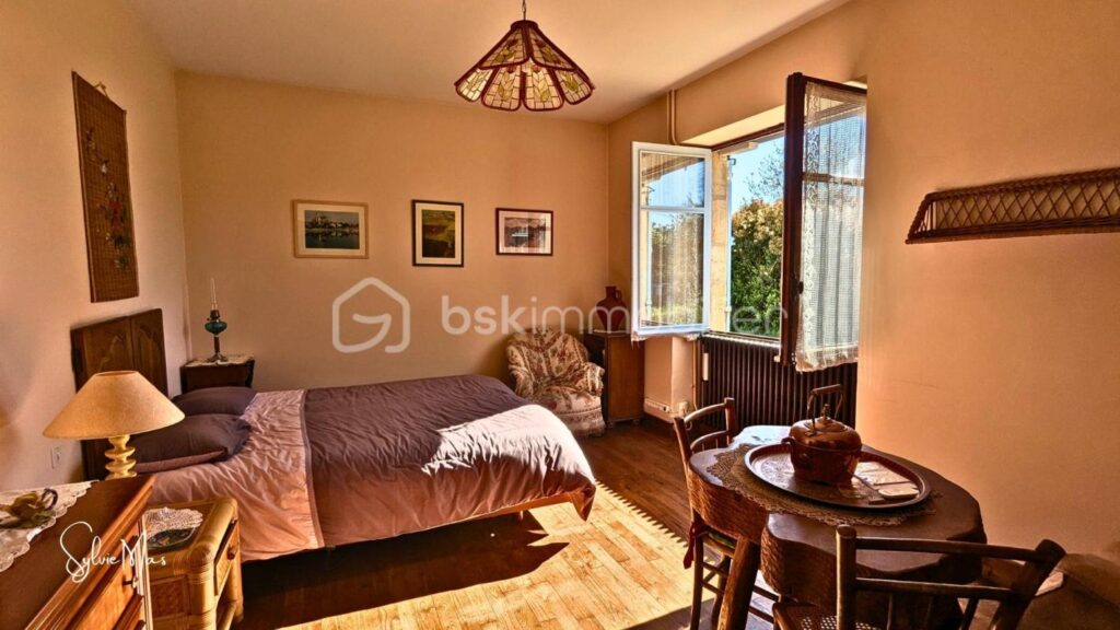 Ancienne grange en pierre sur 2,7 hectares avec vue dégagée au calme – 4 pièces – 3 chambres – 140 m²