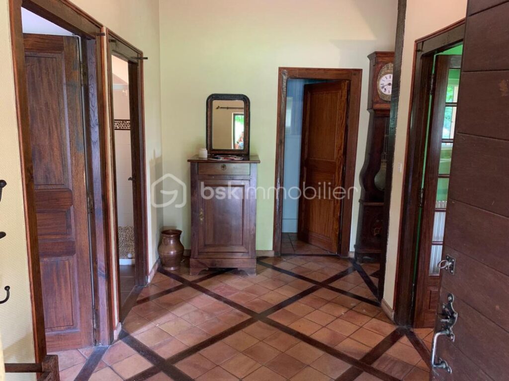 Propriété de 2 belles maisons de style Périgourdin avec piscine – 10 pièces – 6 chambres – 240 m²