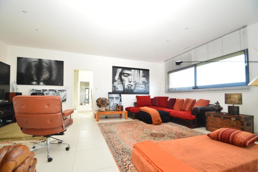 Belle villa avec jardin, garage et piscine – 5 pièces – 3 chambres – 180 m²