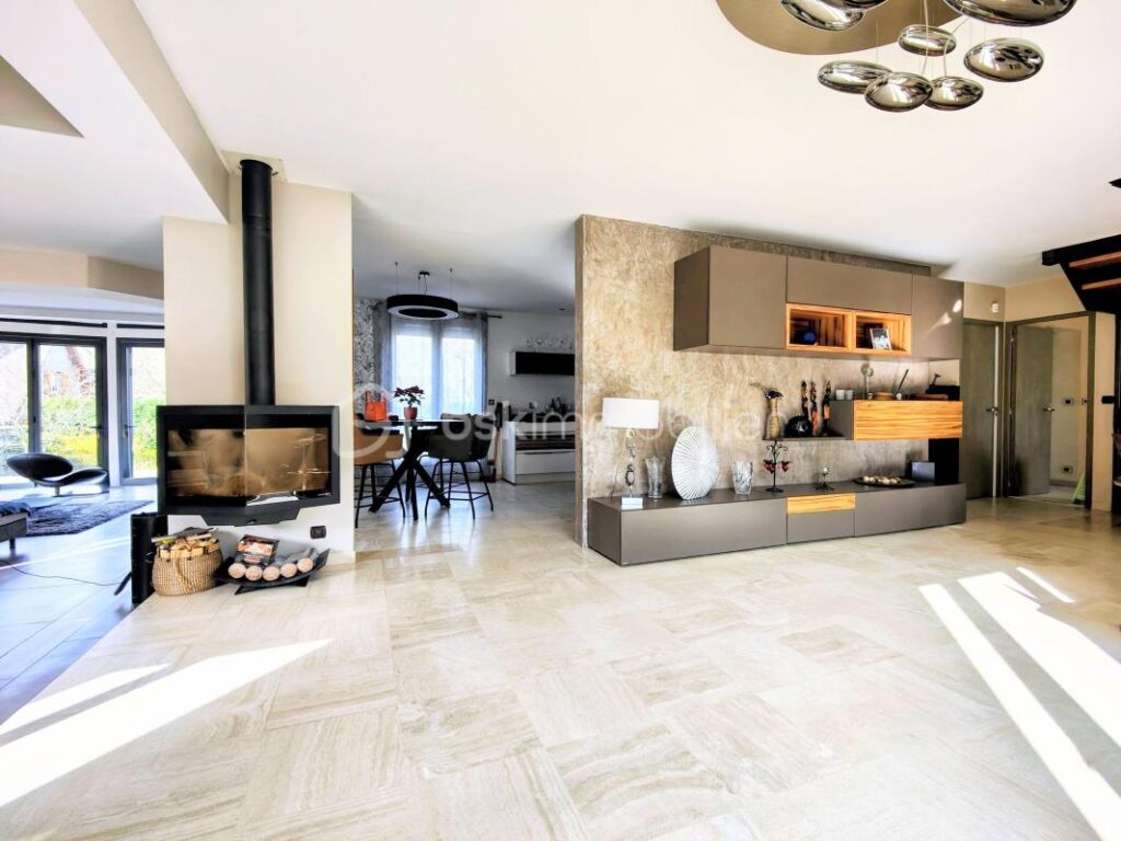 Maison contemporaine charmante et spacieuse à Jouars-Pontchartrain – 8 pièces – 3 chambres – 233 m²