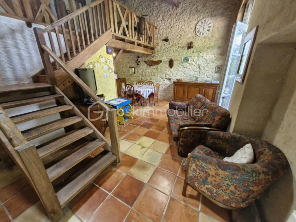Charmante maison longère de 350m2 à Port-Sainte-Foy-et-Ponchapt – 15 pièces – 8 chambres – 350 m²