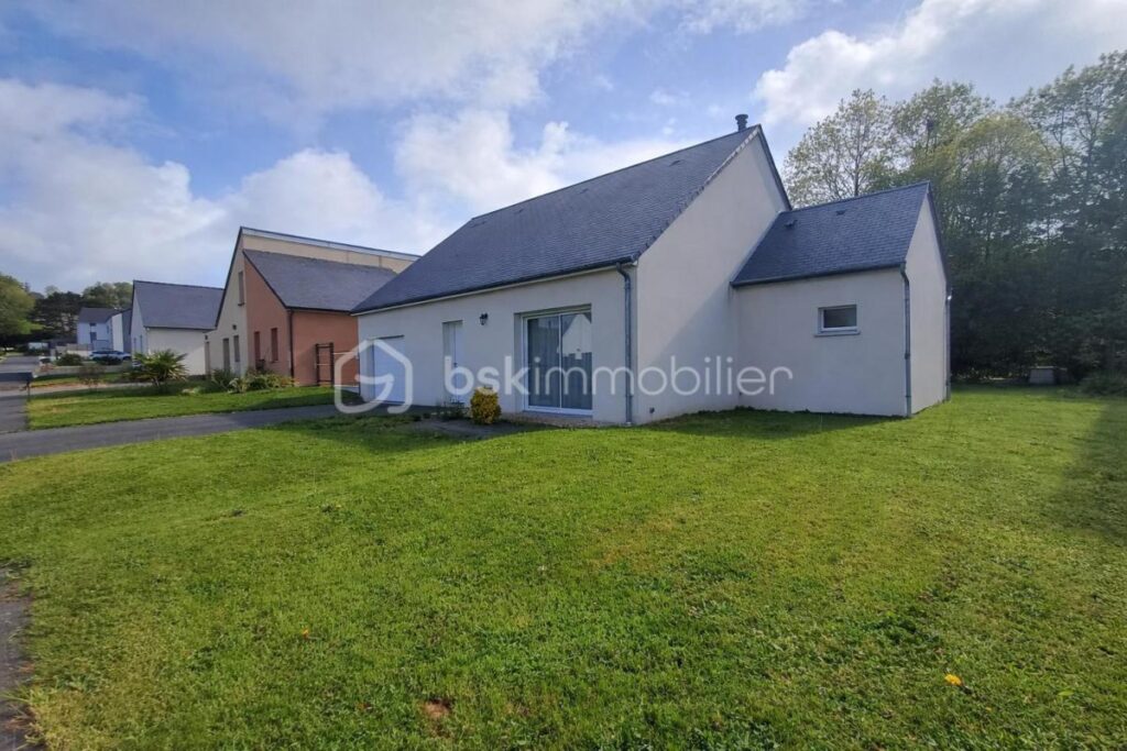 NOUVEAUTÉ sur la commune du VAL SAINT PERE ! – 6 pièces – 3 chambres – 121 m²