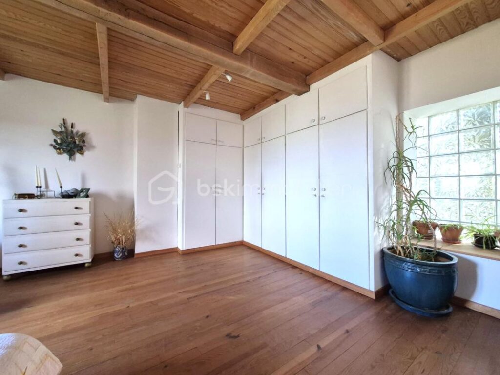 Maison de caractère – 167 m² – Jardin 1245 m² – 4 pièces – 3 chambres – 167 m²