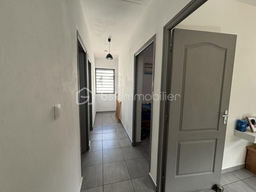 À vendre : Magnifique maison F5 de 2020 dans le cirque de Cilaos, à l’île de La Réunion – 5 pièces – 4 chambres – 137 m²