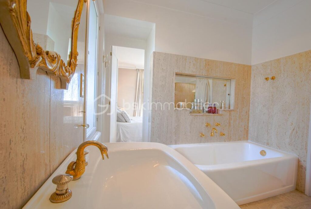 Demeure de caractère avec vue mer, piscine et multiples logements indépendants – 9 pièces – 6 chambres – 319 m²