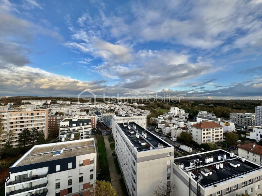 Appartement familial T5 spacieux + box – 111 m² – Stains – 5 pièces – 3 chambres – 111 m²