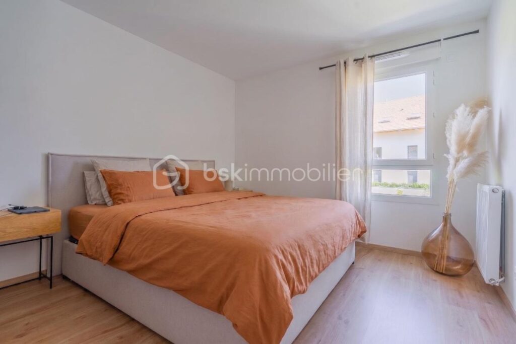 Superbe T3 récent (62m²) avec terrasse, vue montagnes, place de parking privative en sous-sol – Poisy (Brassilly) – 3 pièces – 2 chambres – 62 m²