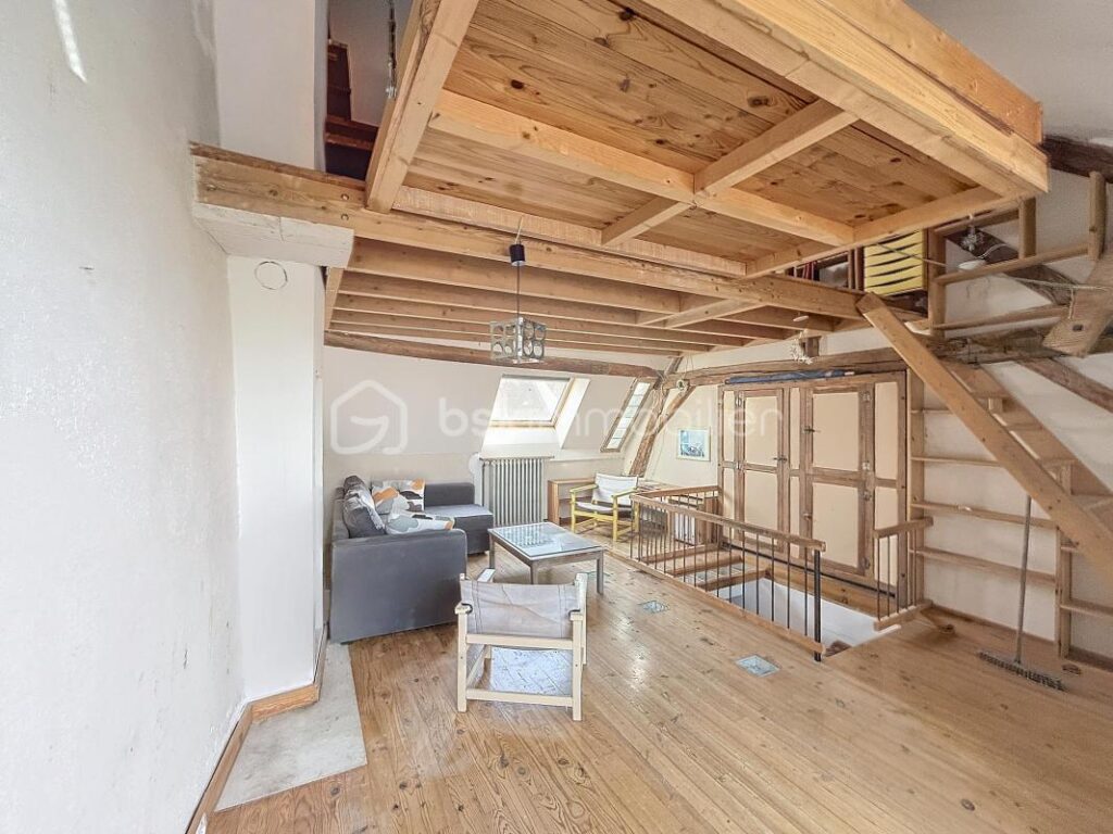 Charmante maison de ville sur 3 niveaux à fort potentiel!! – 5 pièces – 3 chambres – 116 m²