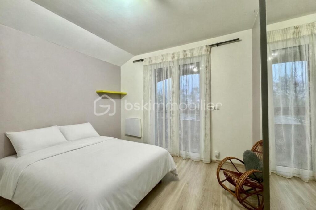 Fublaines – Maison d’architecte 200 m² + potentiel 250 m² – Terrain 3 500 m² – 8 pièces – 5 chambres – 192 m²