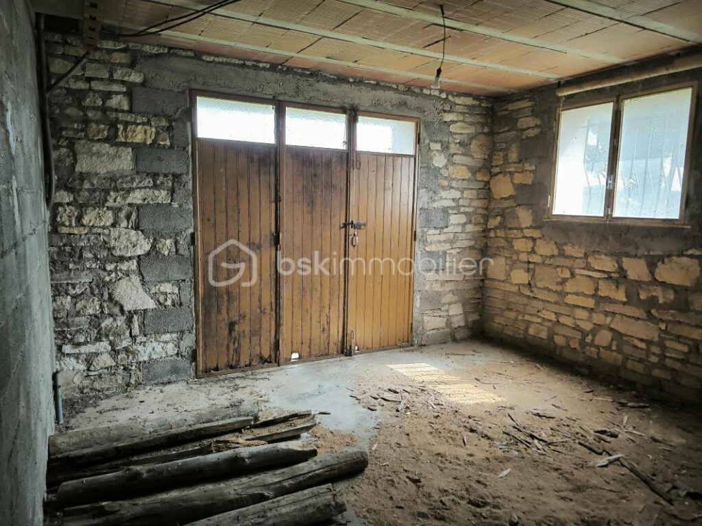 Maison avec vue panoramique sur la campagne gardoise – 4 chambres, dépendances et grand terrain arboré – 5 pièces – 4 chambres – 105 m²