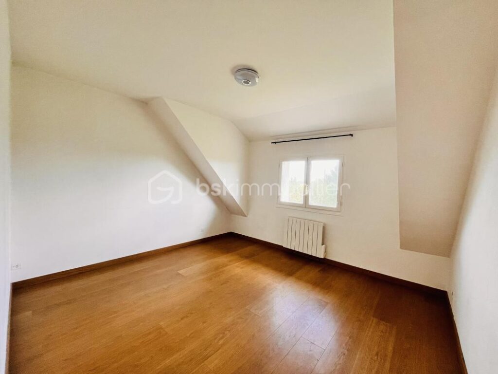 Maison 5 chambres, vie de plain-pied, sous-sol complet – 6 pièces – 5 chambres – 115 m²