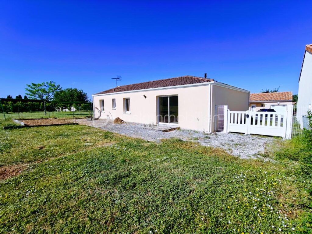 Pavillon plain-pied 3 chambres de 93m², garage, terrain 719m² – 4 pièces – 3 chambres – 92 m²