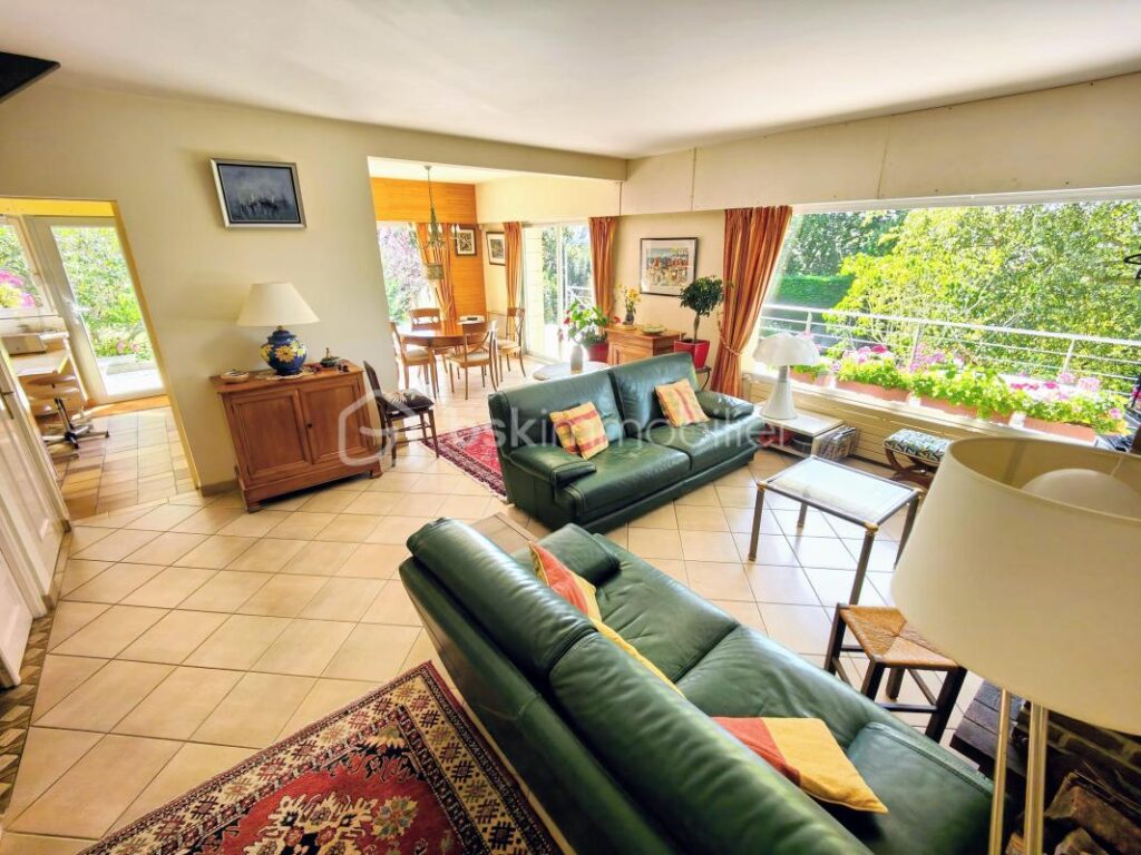 Plein centre, maison familiale av 5 ch sous-sol et jardin clos arboré ! – 8 pièces – 4 chambres – 180 m²