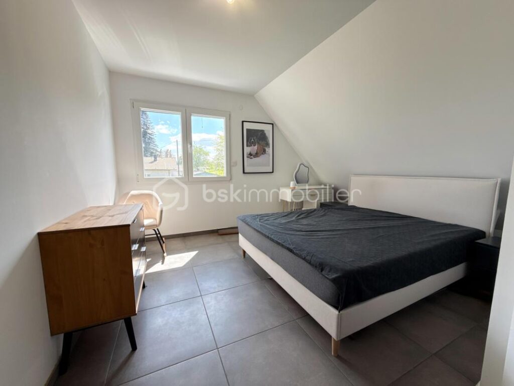 Maison contemporaine 2015 – 140m2 – 5,12 ares de terrain – 5 pièces – 4 chambres – 140 m²