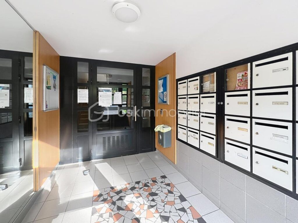 RARE EN CENTRE-VILLE – APPARTEMENT 3 PIÈCES RÉNOVÉ AVEC PARKING ET VUE SEINE – 3 pièces – 2 chambres – 64 m²