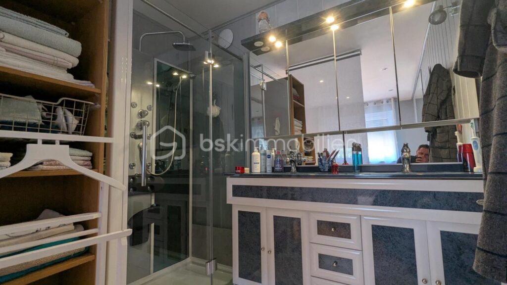 FERME RENOVEE AVEC 1Ha – 4 pièces – 3 chambres – 150 m²